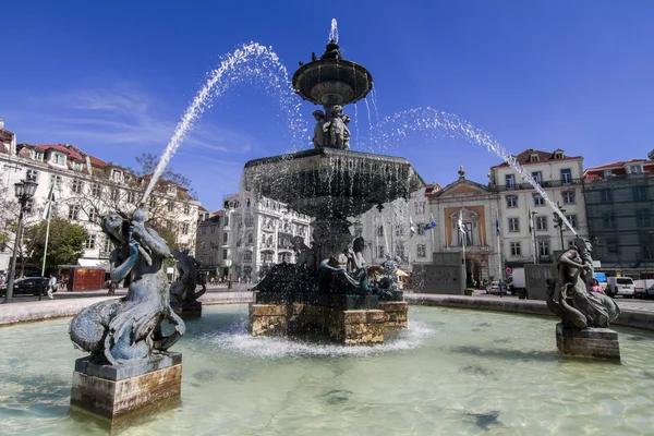 A Rossio tér közepén szökőkút — Stock Fotó