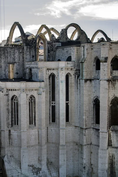 Iglesia del Carmo situada en Lisboa, Portugal — Foto de Stock