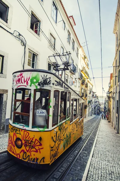 Elektrische Straßenbahn von Bica — Stockfoto