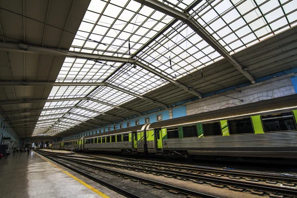 Santa Apolonia treinstation — Stockfoto