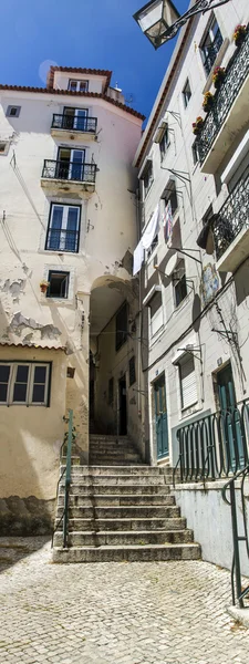 Typical narrow building architecture of Lisbon, Portugal — Stock Photo, Image