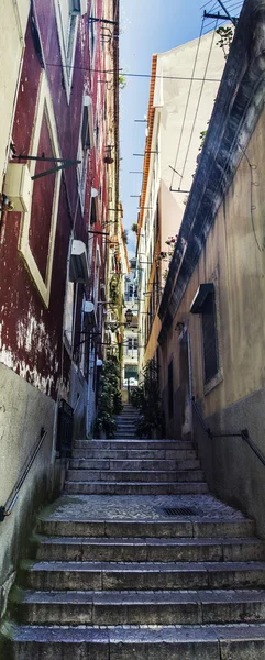 Typical narrow building architecture of Lisbon, Portugal — Stock Photo, Image