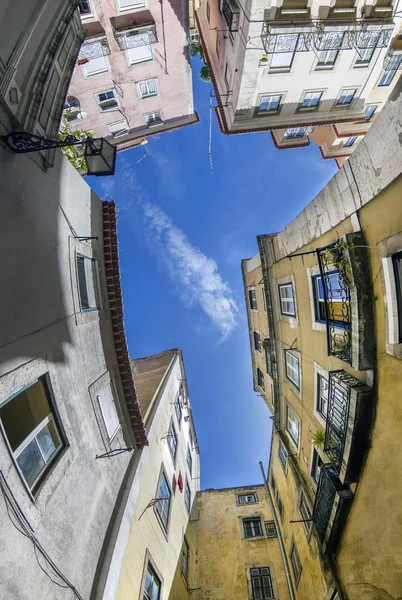 Typical narrow building architecture of Lisbon, Portugal — Stock Photo, Image