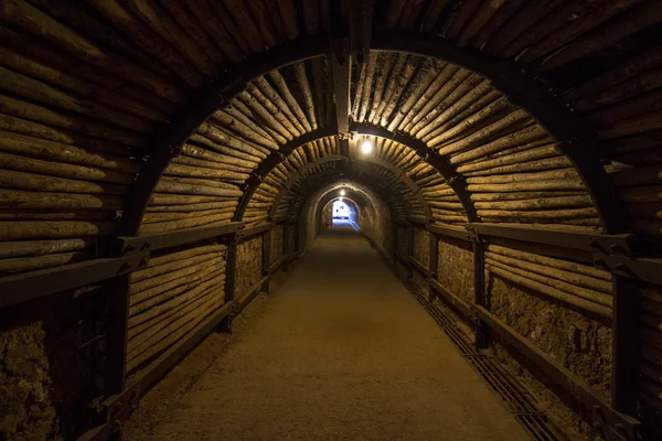 Dark eerie mining tunnel — Stock Photo, Image