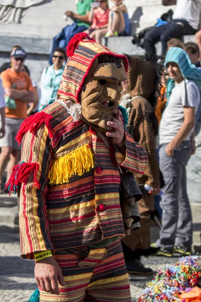 Kostüm ve geleneksel maskeler geçidi — Stok fotoğraf