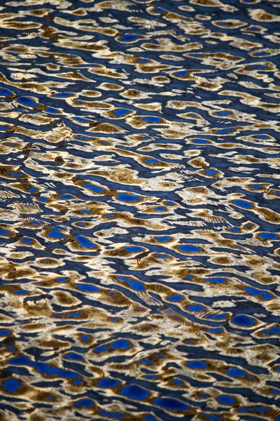 Textura de agua dorada . — Foto de Stock