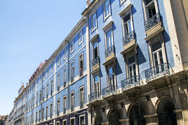 Типичная архитектура здания Лиссабона, Португалия — стоковое фото