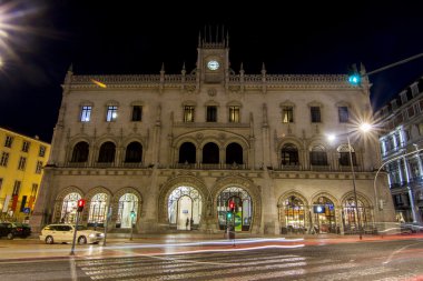 ünlü dönüm noktası, Rossio tren istasyonu girişi