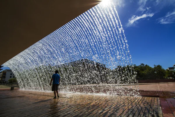 Vackra vattenfall i vatten trädgårdar ligger i Lissabon, Portugal — Stockfoto