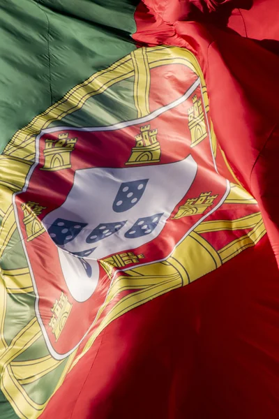 Португальский флаг, развевающийся на ветру . — стоковое фото