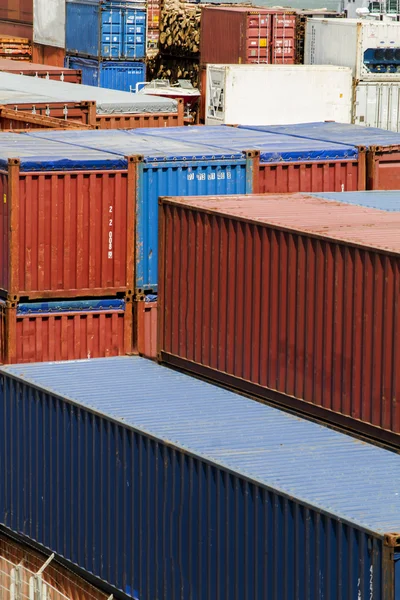 Доки грузовых контейнеров — стоковое фото
