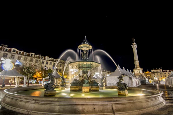 Bella fontana centrale in piazza Rossio — Foto Stock