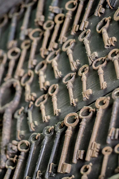 Colección de llaves viejas oxidadas —  Fotos de Stock