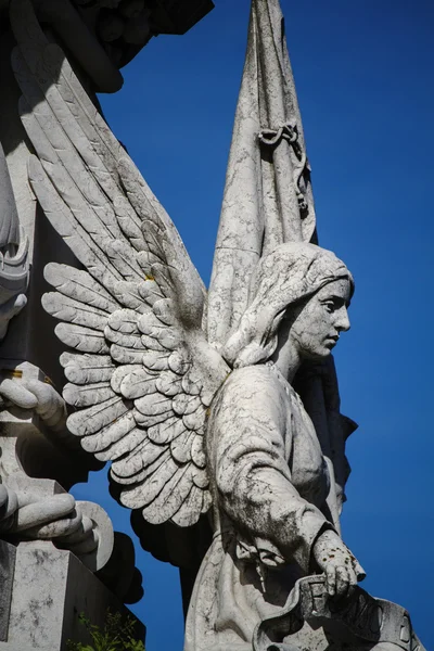 Vista da estátua no jardim — Fotografia de Stock