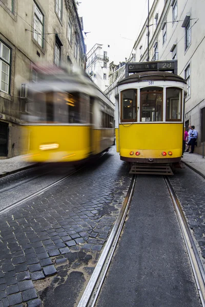 Famous vintage electric trams circulating in Lisbon — Stock Photo, Image