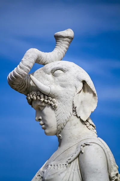 Close up view of one of the statues — Stock Photo, Image