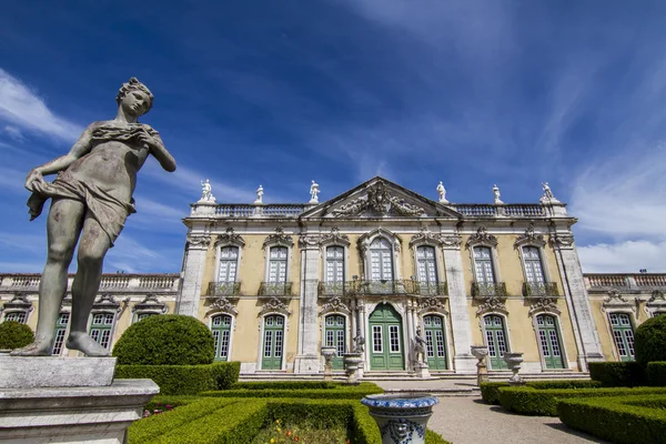 Vista do belo Palácio Nacional de Queluz — Fotografia de Stock