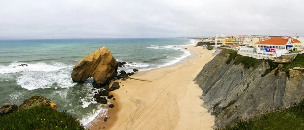 Vackra stranden Santa Cruz ligger i Torres Vedras — Stockfoto