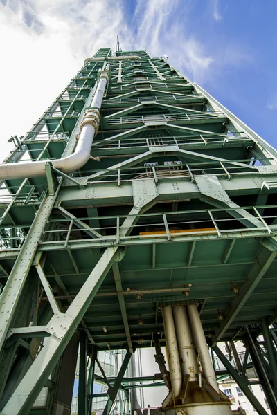 Close up view of a deactivated refinery complex — Stock Photo, Image