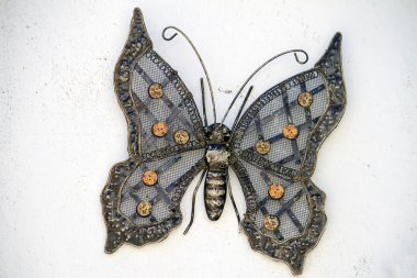 Porselen yemekleri ile şirin demir böcekler.