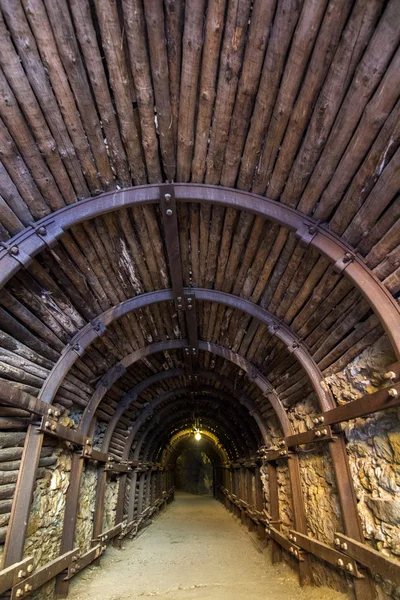 Dark eerie mining tunnel — Stock Photo, Image