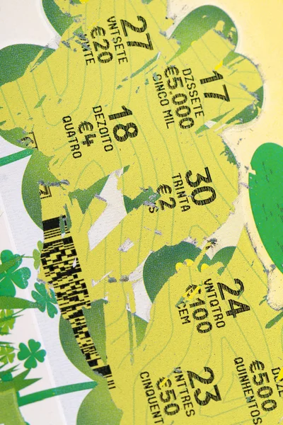 Rascar billetes de lotería en Portugal —  Fotos de Stock