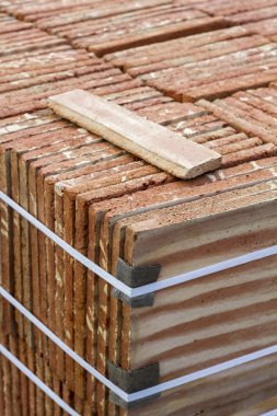 Geleneksel çamur tuğla üretim yığını