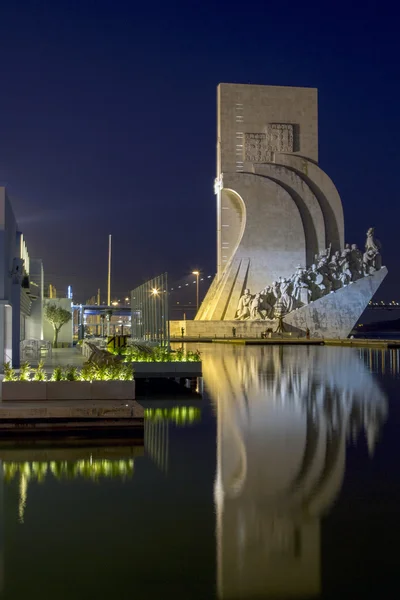 Bela vista do monumento Descobrimentos, localizado em Lisboa — Fotografia de Stock