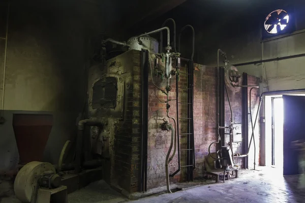 Oude bakstenen oven — Stockfoto