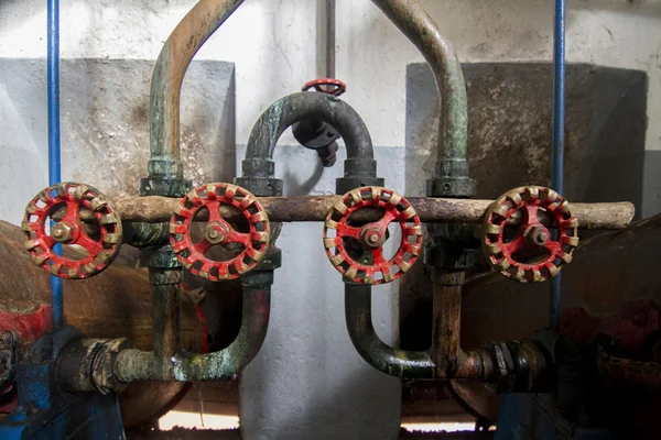 Vecchie vasche di distillazione per aguardiente (bevanda alcolica ) — Foto Stock