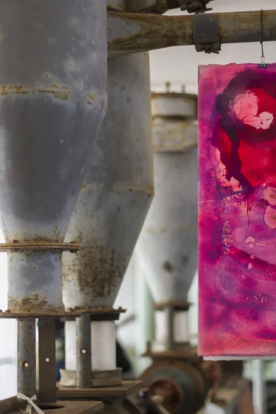 Interieur buizen van een verlaten graan silo — Stockfoto