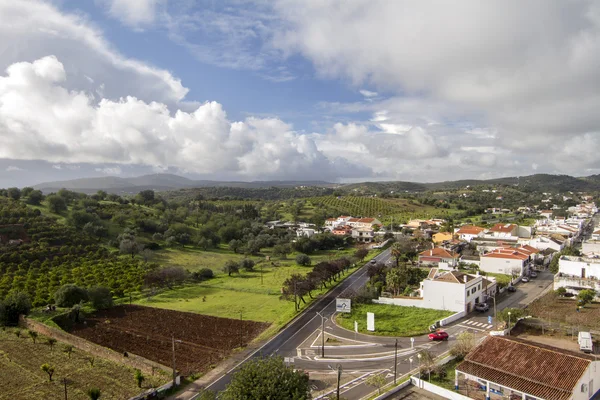 Landschapsmening van Santa Catarina Fonte de Bispo dorp — Stockfoto