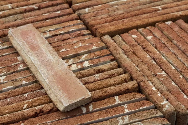Stapel van traditionele modder baksteen productie — Stockfoto