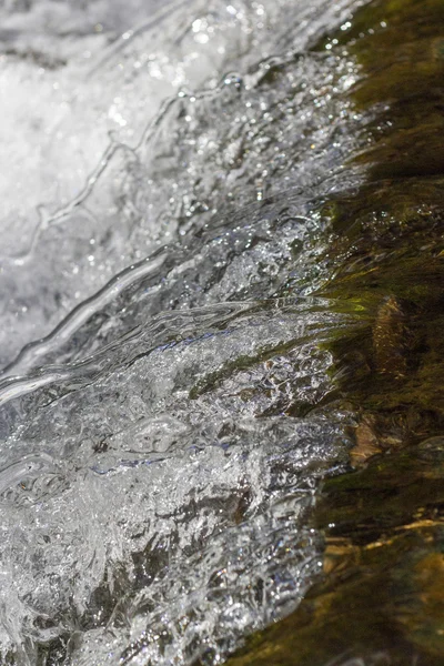 Corriente fresca de agua —  Fotos de Stock