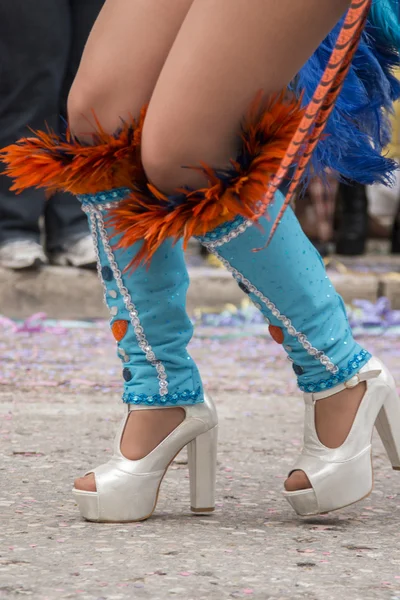Jambes de femme dans un défilé de carnaval — Photo