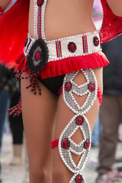 Kadının bacaklarını açıp bir karnaval geçit — Stok fotoğraf