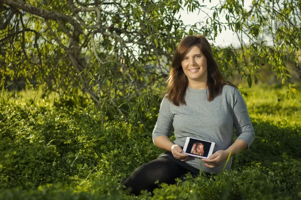 Expecting pregnancy female — Stock Photo, Image