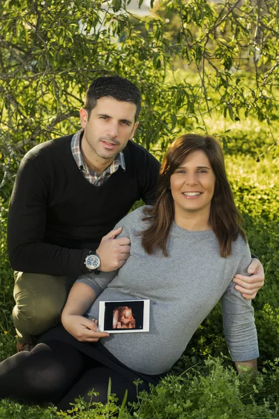 Esperando embarazo pareja —  Fotos de Stock