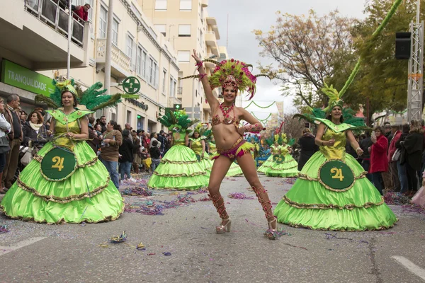 Farbenfroher Karnevalsumzug — Stockfoto