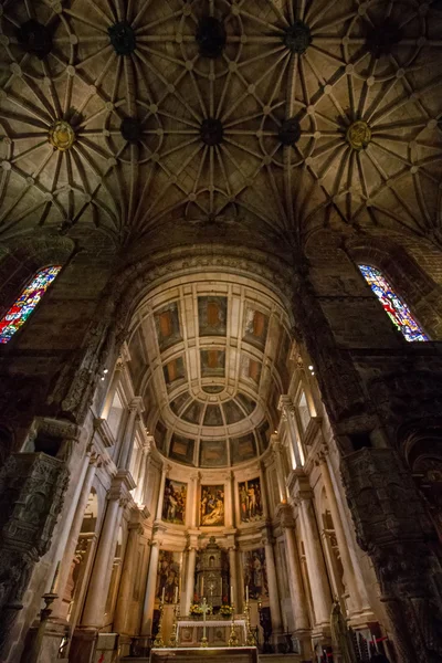 Niesamowite gotycki zabytkowy Klasztor Hieronimitów — Zdjęcie stockowe