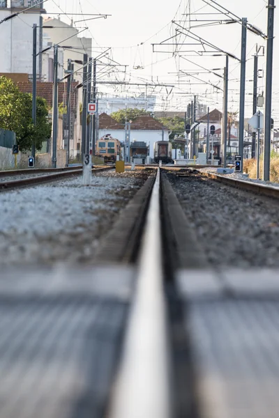 Trilhos de trem na cidade de Faro — Fotografia de Stock