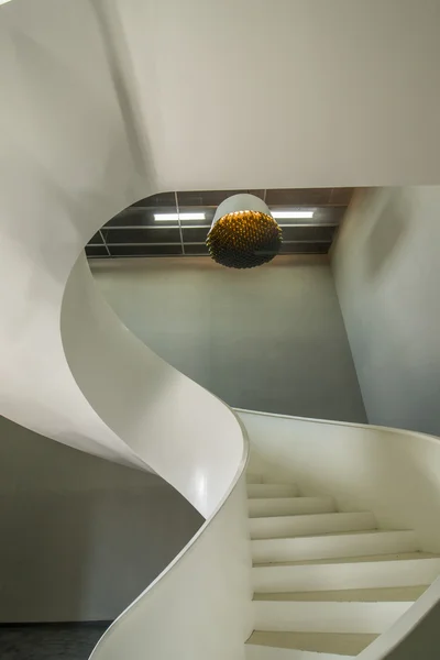 Beautiful and modern spiral white staircase — Stock Photo, Image