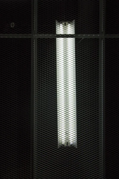 Люмінесцентна лампа в стелі — стокове фото