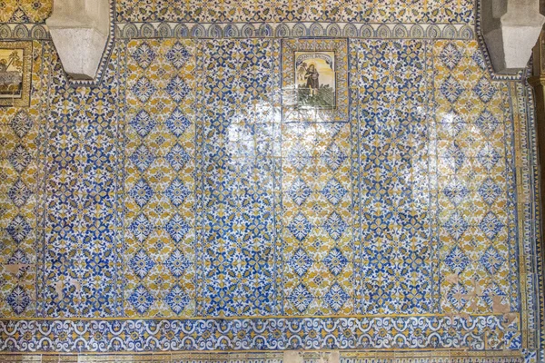 Vackra azulejo detaljer inuti den regionala museum of Beja — Stockfoto