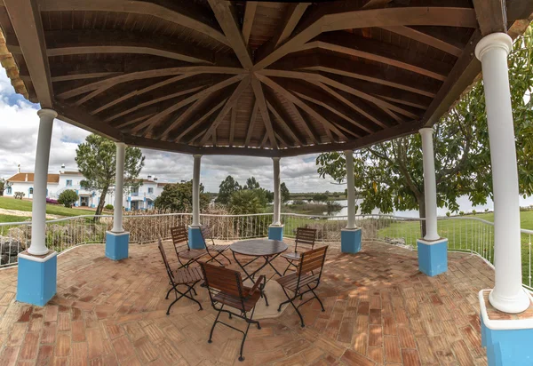 Mooie gazebo in een resort landgoed villa — Stockfoto