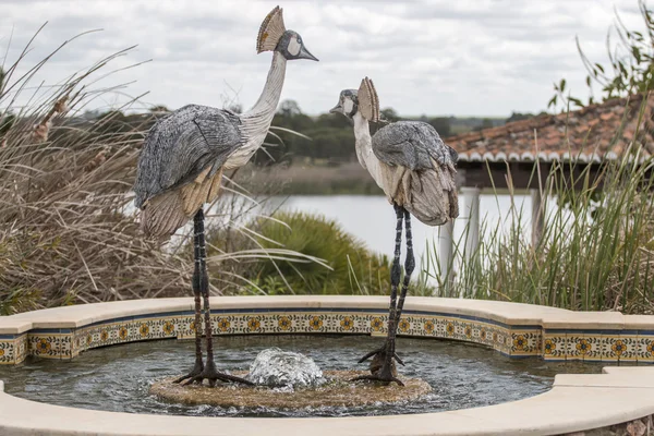 Dos estatuas de piedra de grullas — Foto de Stock