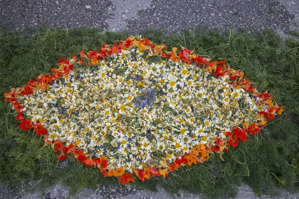 Traditionele religieuze processie van de fakkels van de bloem — Stockfoto