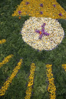 Çiçek meşaleler geleneksel dini geçit