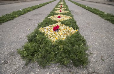 Çiçek meşaleler geleneksel dini geçit