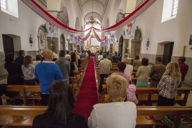 Çiçek meşaleler geleneksel dini geçit